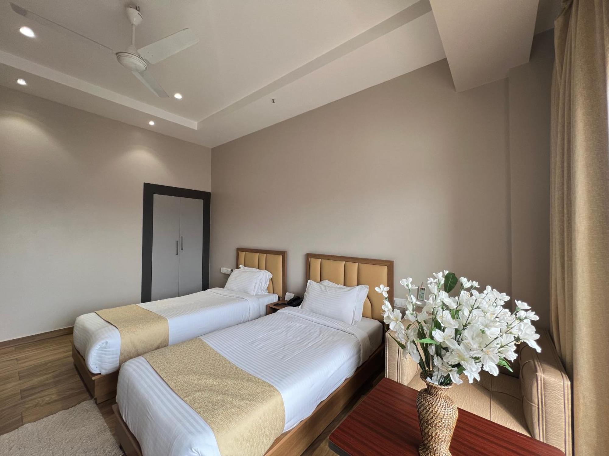 Finn'S Weaver Resort, Kaziranga Ngoại thất bức ảnh